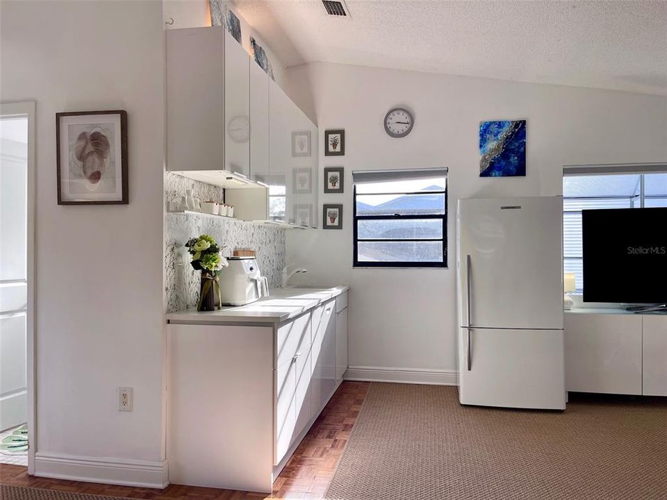 For Sale: $150,000 (1 beds, 1 baths, 504 Square Feet)