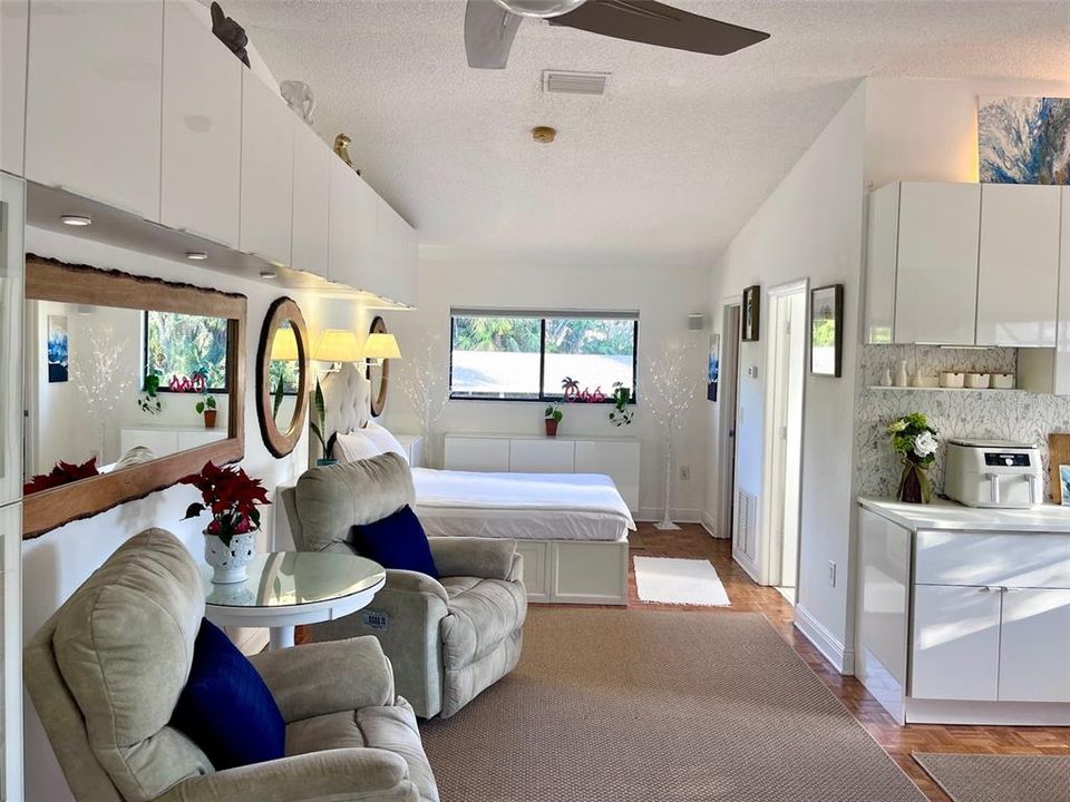 For Sale: $150,000 (1 beds, 1 baths, 504 Square Feet)