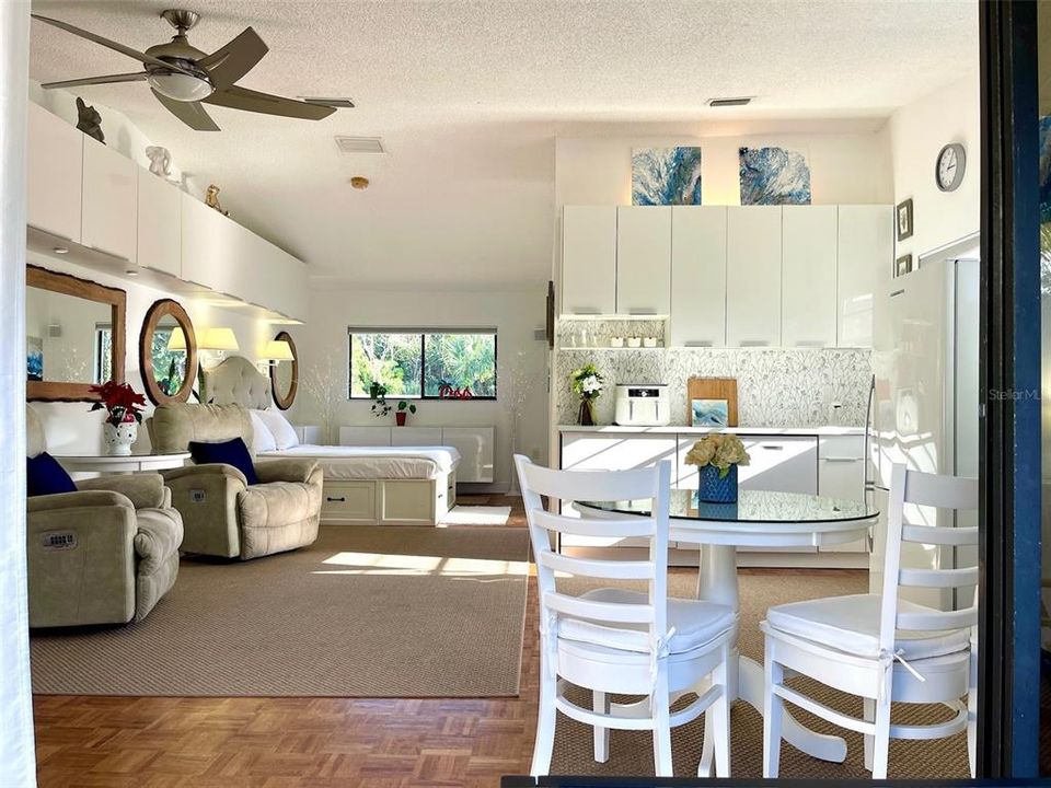 For Sale: $150,000 (1 beds, 1 baths, 504 Square Feet)