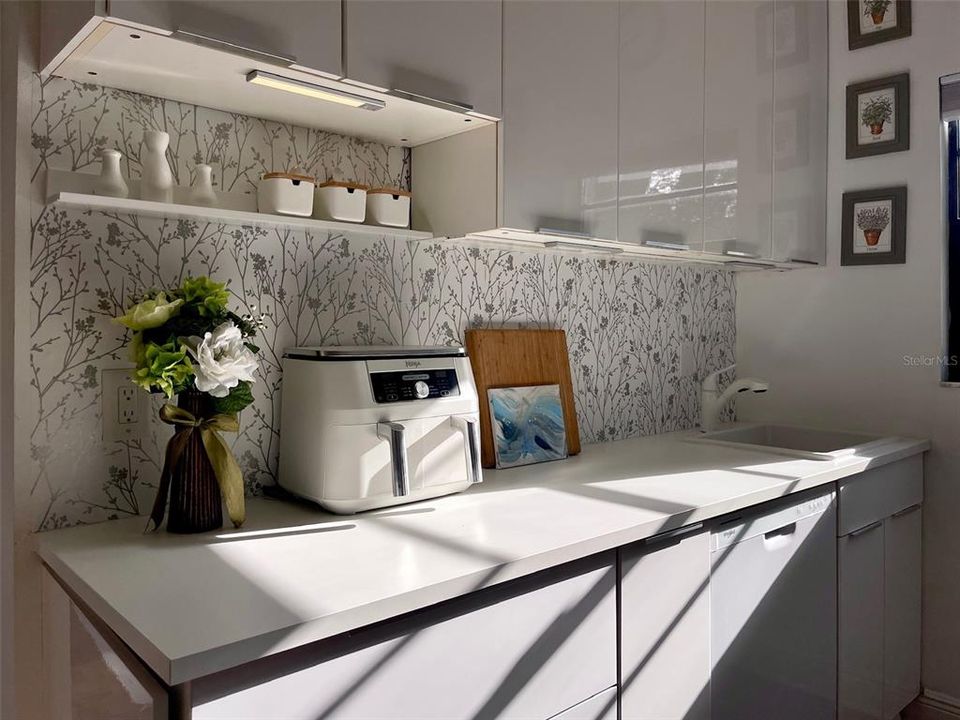 For Sale: $150,000 (1 beds, 1 baths, 504 Square Feet)