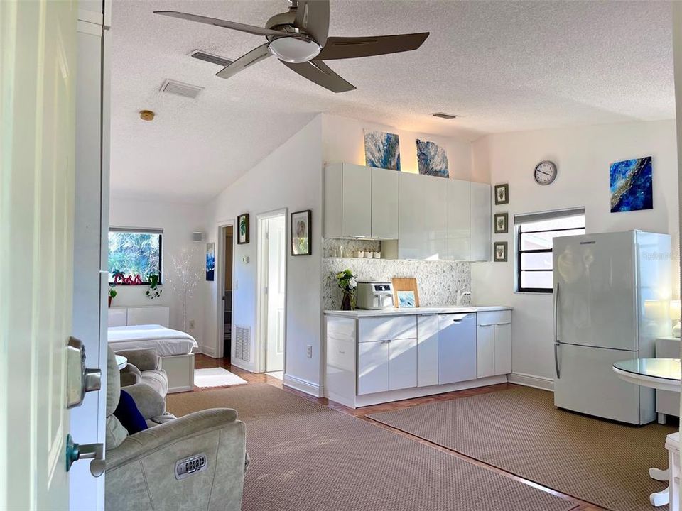 For Sale: $150,000 (1 beds, 1 baths, 504 Square Feet)