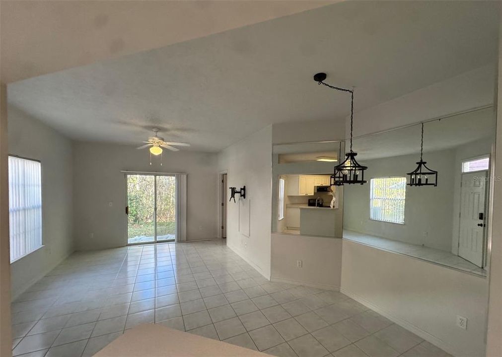 出租: $1,700 (2 贝兹, 2 浴室, 941 平方英尺)