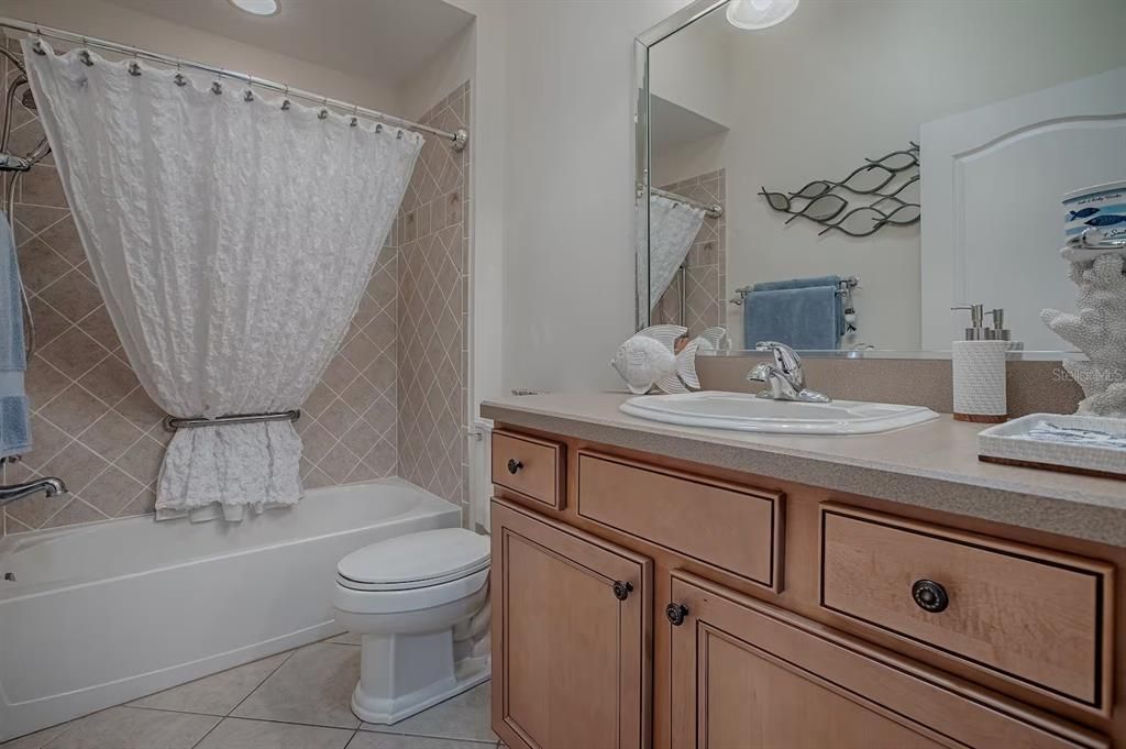 На продажу: $799,000 (3 спален, 2 ванн, 2000 Квадратных фут)