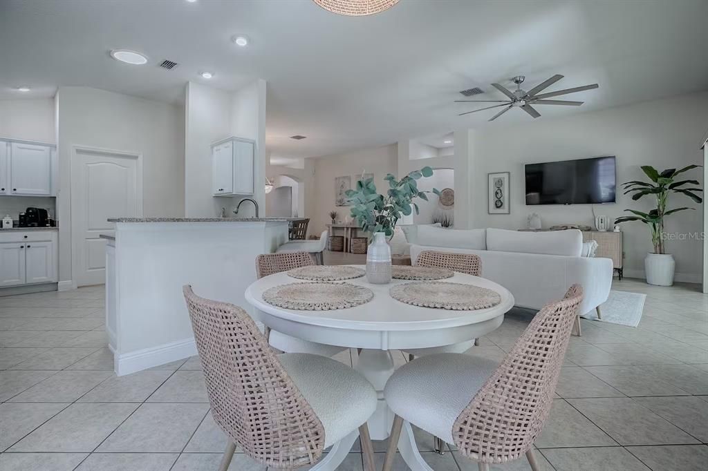 На продажу: $799,000 (3 спален, 2 ванн, 2000 Квадратных фут)