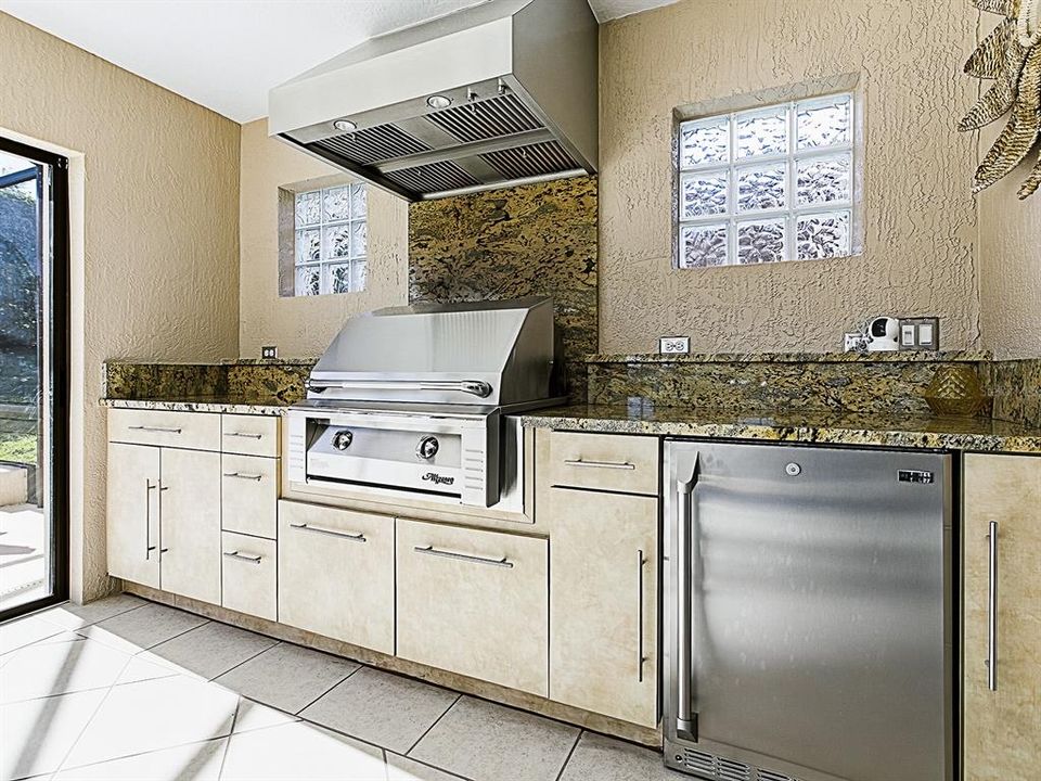 На продажу: $799,000 (3 спален, 2 ванн, 2000 Квадратных фут)