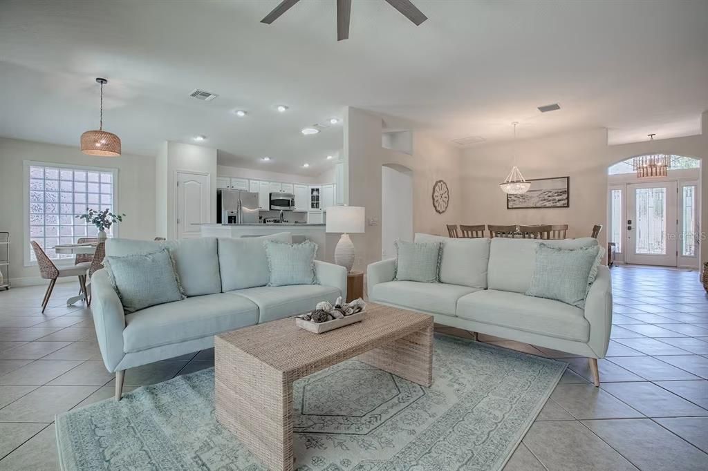 На продажу: $799,000 (3 спален, 2 ванн, 2000 Квадратных фут)