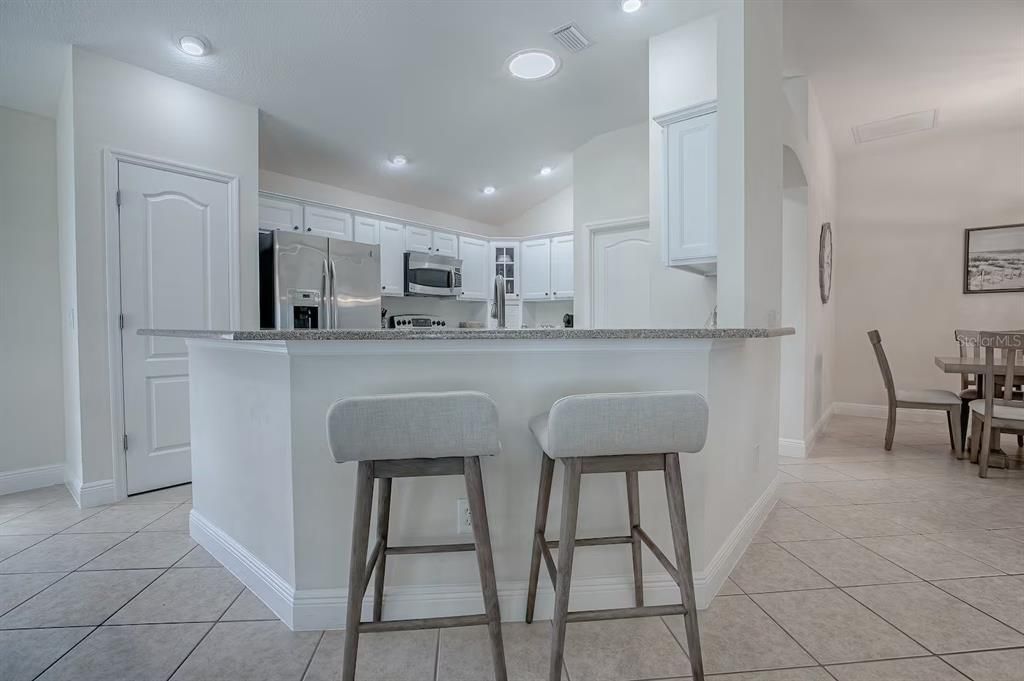 На продажу: $799,000 (3 спален, 2 ванн, 2000 Квадратных фут)