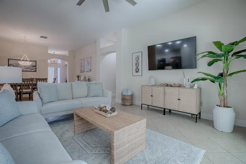 На продажу: $799,000 (3 спален, 2 ванн, 2000 Квадратных фут)