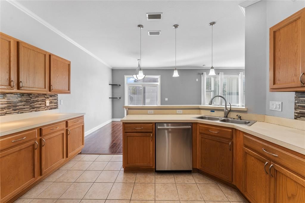 For Rent: $2,250 (3 beds, 2 baths, 1719 Square Feet)