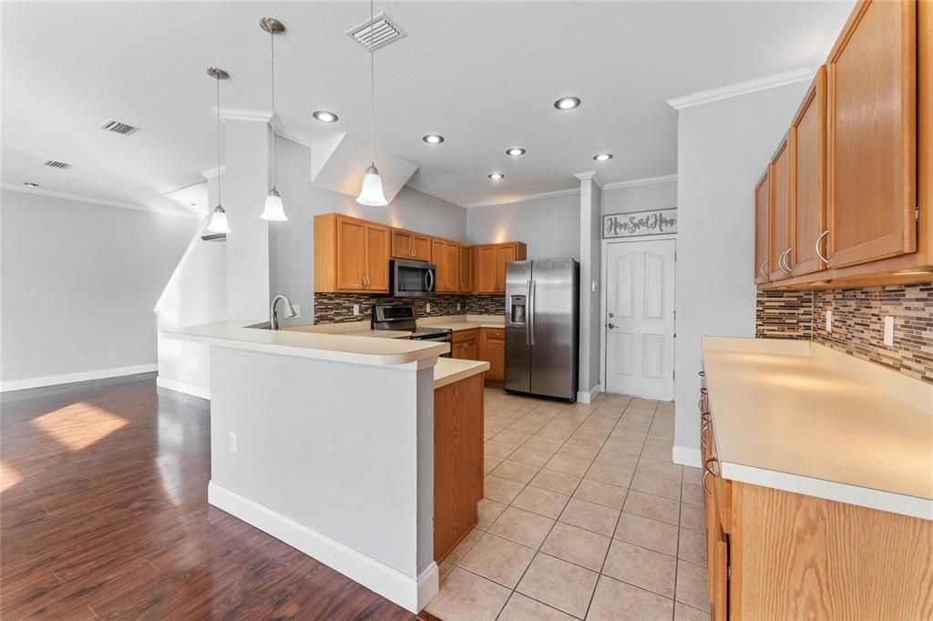 For Rent: $2,250 (3 beds, 2 baths, 1719 Square Feet)