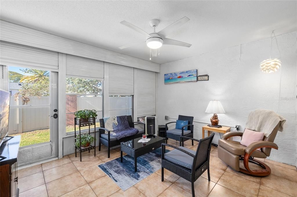 На продажу: $149,000 (2 спален, 2 ванн, 1114 Квадратных фут)