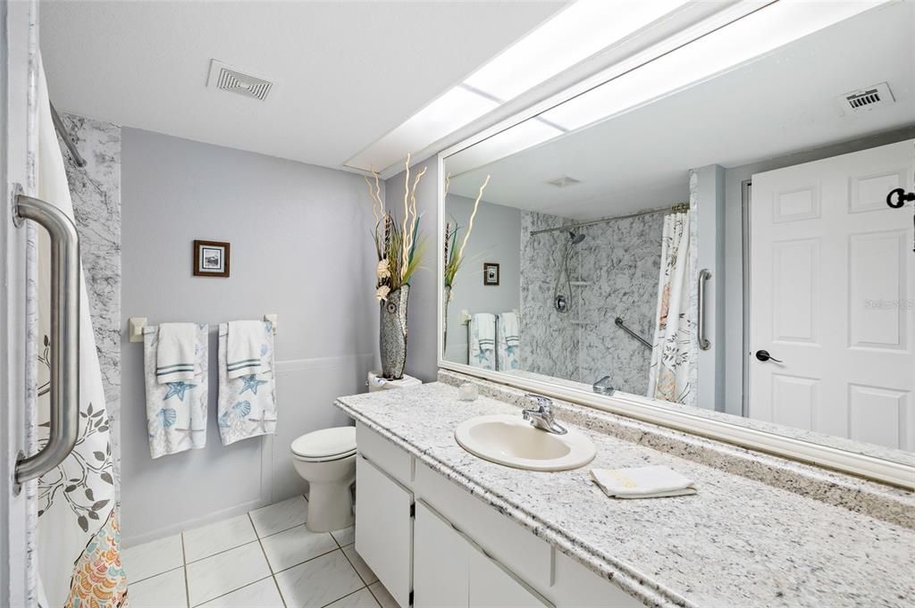 На продажу: $149,000 (2 спален, 2 ванн, 1114 Квадратных фут)