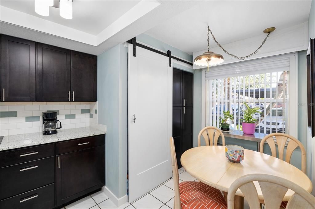 На продажу: $149,000 (2 спален, 2 ванн, 1114 Квадратных фут)