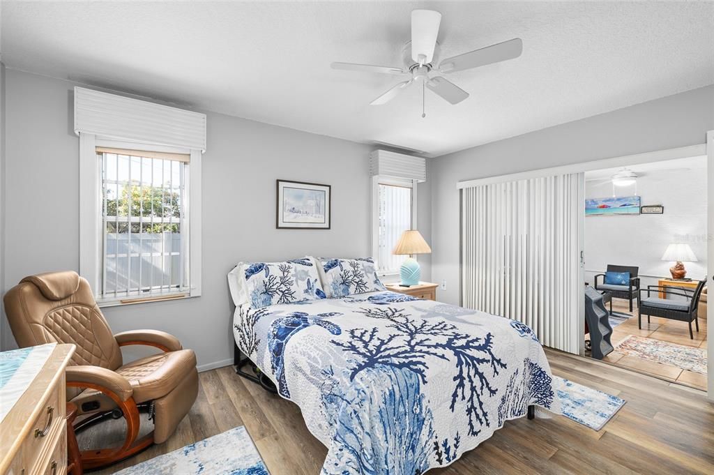 На продажу: $149,000 (2 спален, 2 ванн, 1114 Квадратных фут)