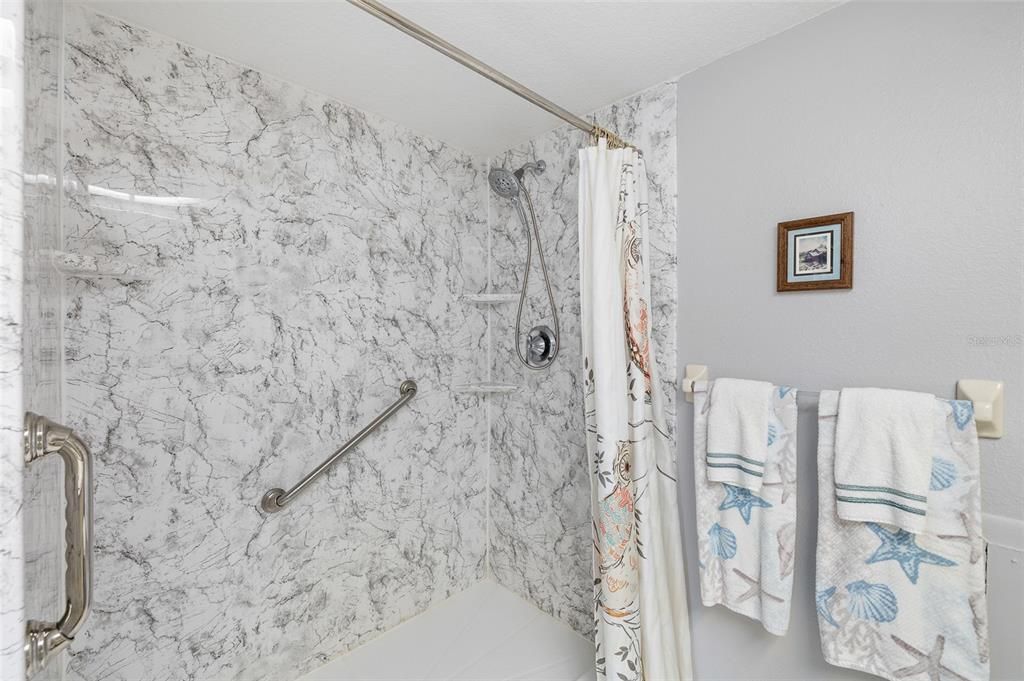 На продажу: $149,000 (2 спален, 2 ванн, 1114 Квадратных фут)