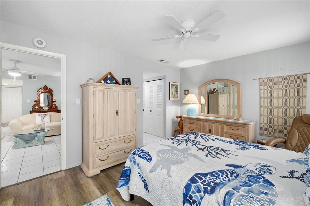 На продажу: $149,000 (2 спален, 2 ванн, 1114 Квадратных фут)