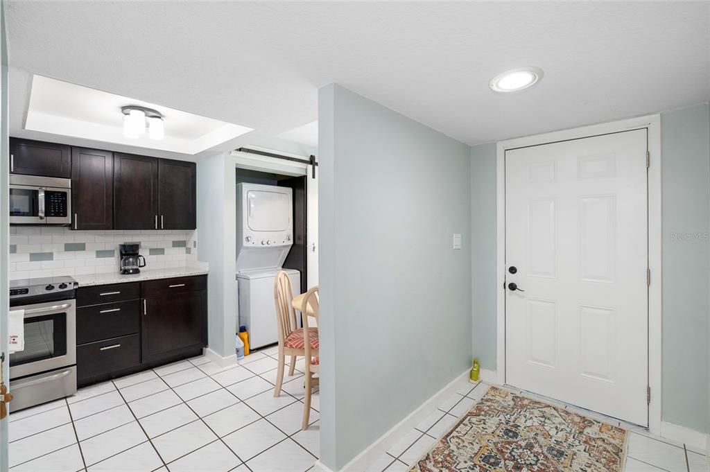 На продажу: $149,000 (2 спален, 2 ванн, 1114 Квадратных фут)