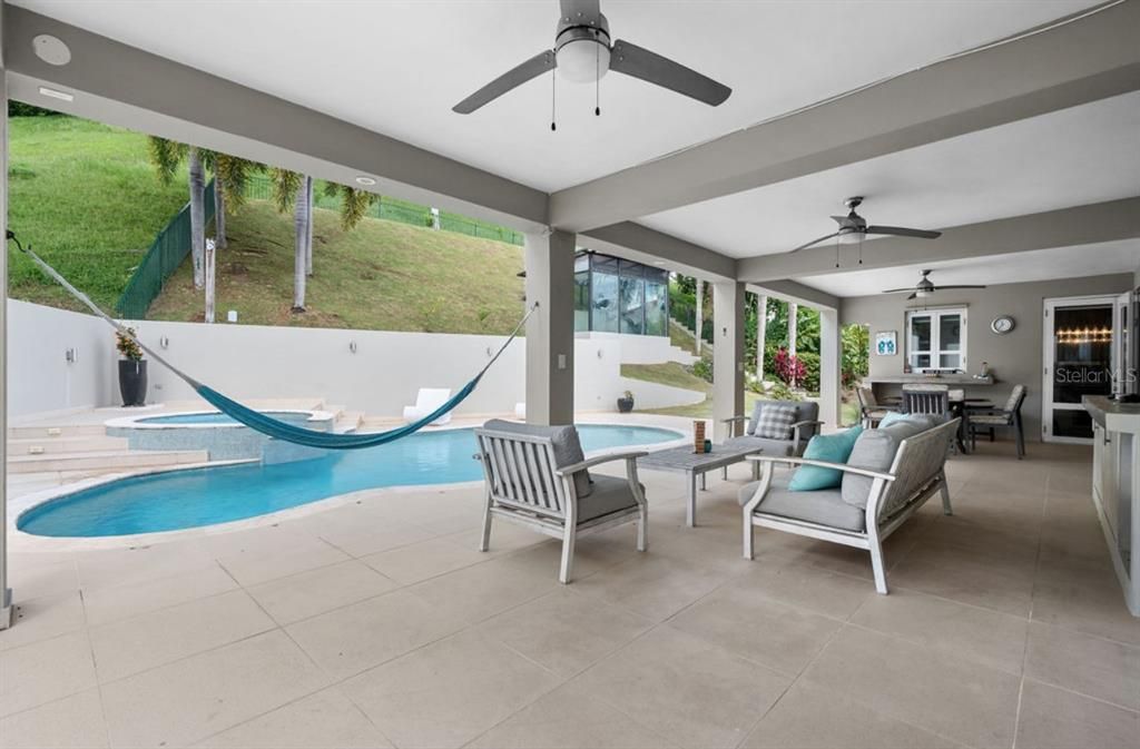 For Sale: $1,800,000 (5 beds, 3 baths, 3000 Square Feet)