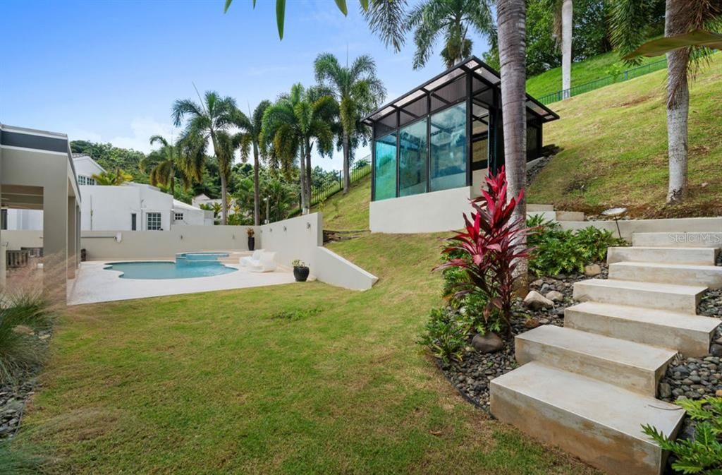 For Sale: $1,800,000 (5 beds, 3 baths, 3000 Square Feet)