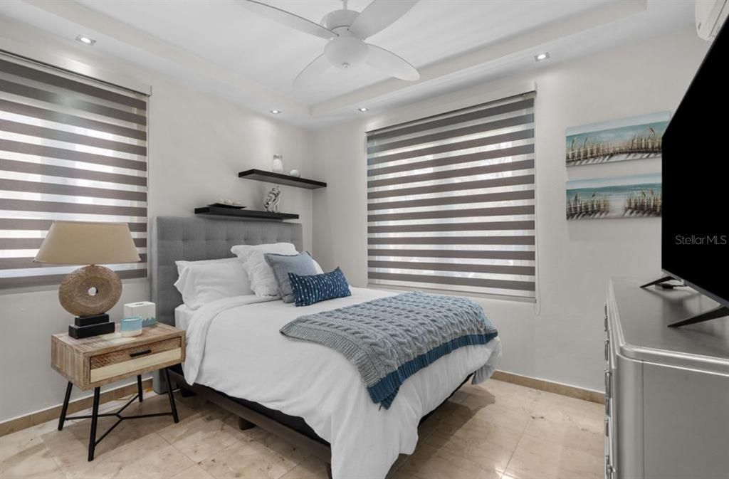 For Sale: $1,800,000 (5 beds, 3 baths, 3000 Square Feet)