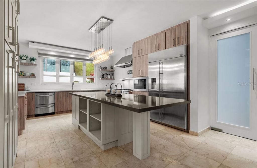 For Sale: $1,800,000 (5 beds, 3 baths, 3000 Square Feet)