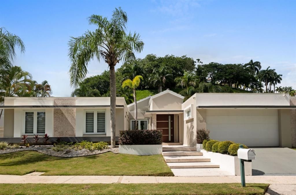 For Sale: $1,800,000 (5 beds, 3 baths, 3000 Square Feet)