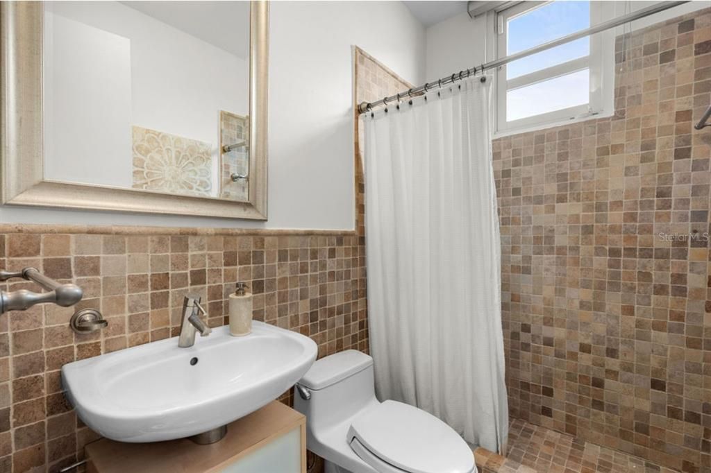 For Sale: $1,800,000 (5 beds, 3 baths, 3000 Square Feet)