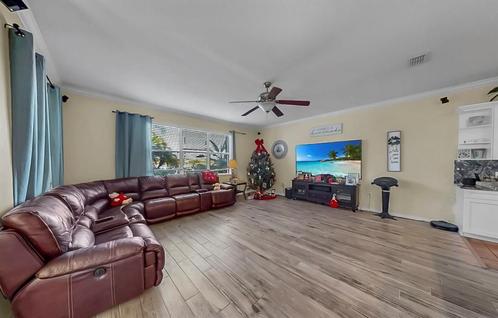 For Sale: $645,000 (4 beds, 2 baths, 3519 Square Feet)