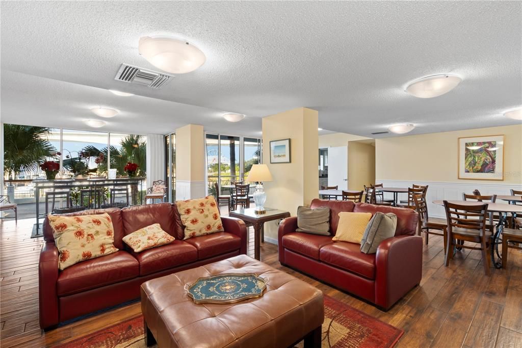 出租: $5,000 (2 贝兹, 2 浴室, 1479 平方英尺)