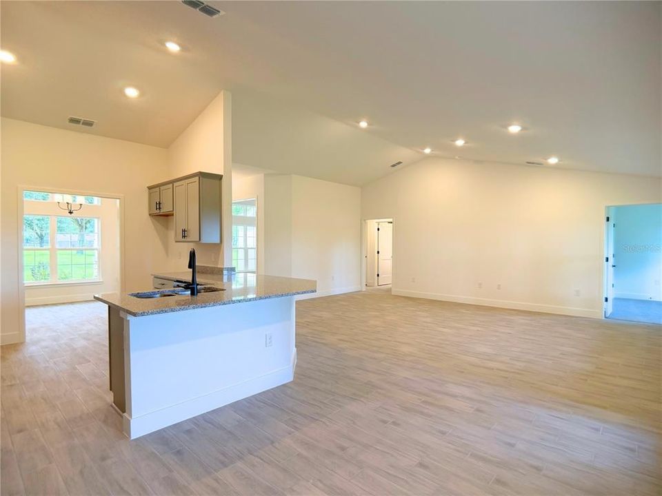 En Venta: $544,900 (4 camas, 2 baños, 2169 Pies cuadrados)