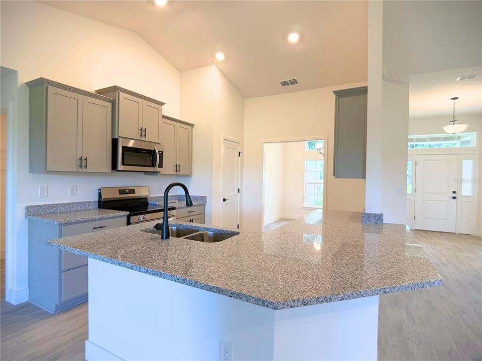 En Venta: $544,900 (4 camas, 2 baños, 2169 Pies cuadrados)