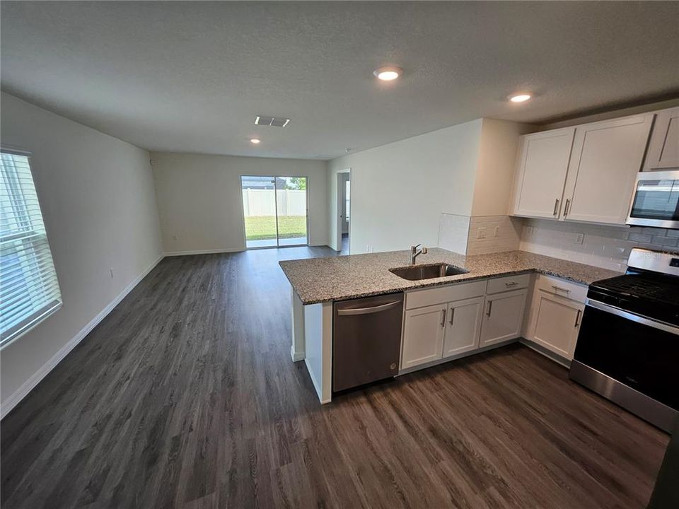 For Rent: $2,500 (3 beds, 2 baths, 1560 Square Feet)