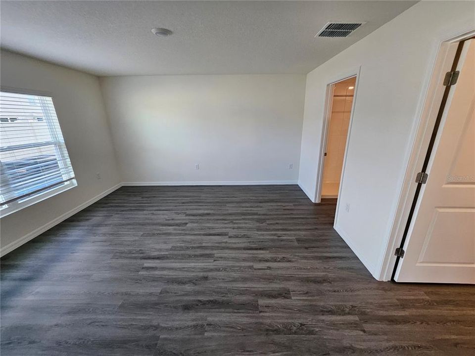 For Rent: $2,500 (3 beds, 2 baths, 1560 Square Feet)