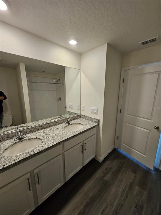 For Rent: $2,500 (3 beds, 2 baths, 1560 Square Feet)