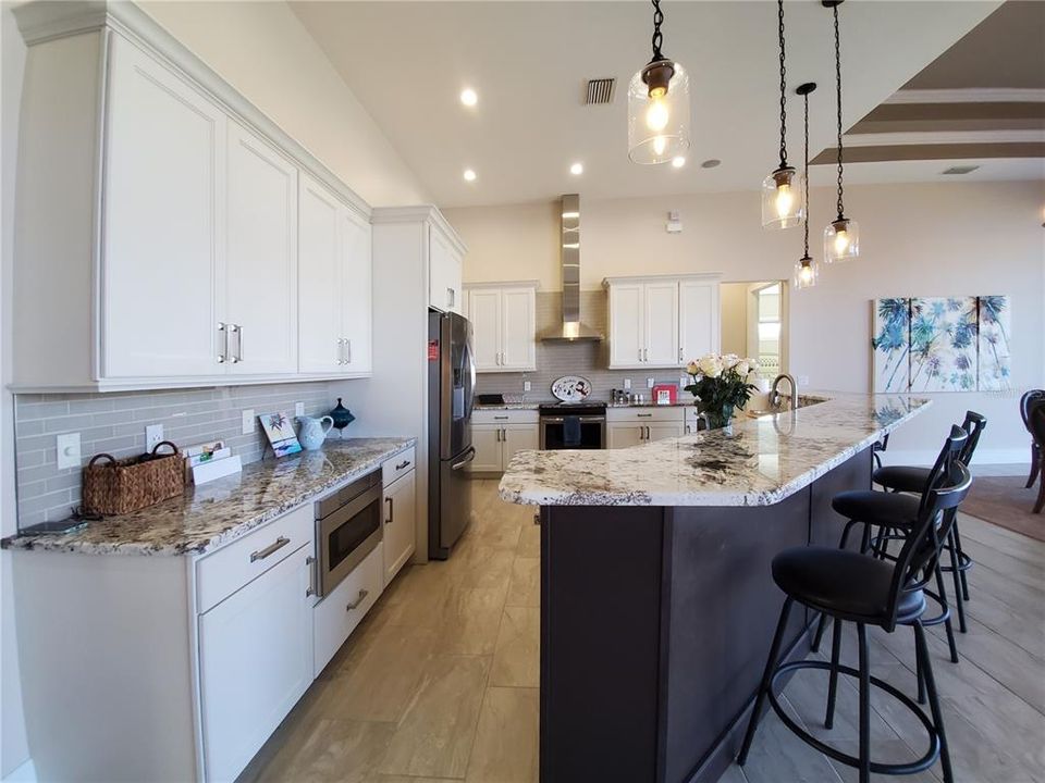 待售: $995,000 (3 贝兹, 3 浴室, 2562 平方英尺)