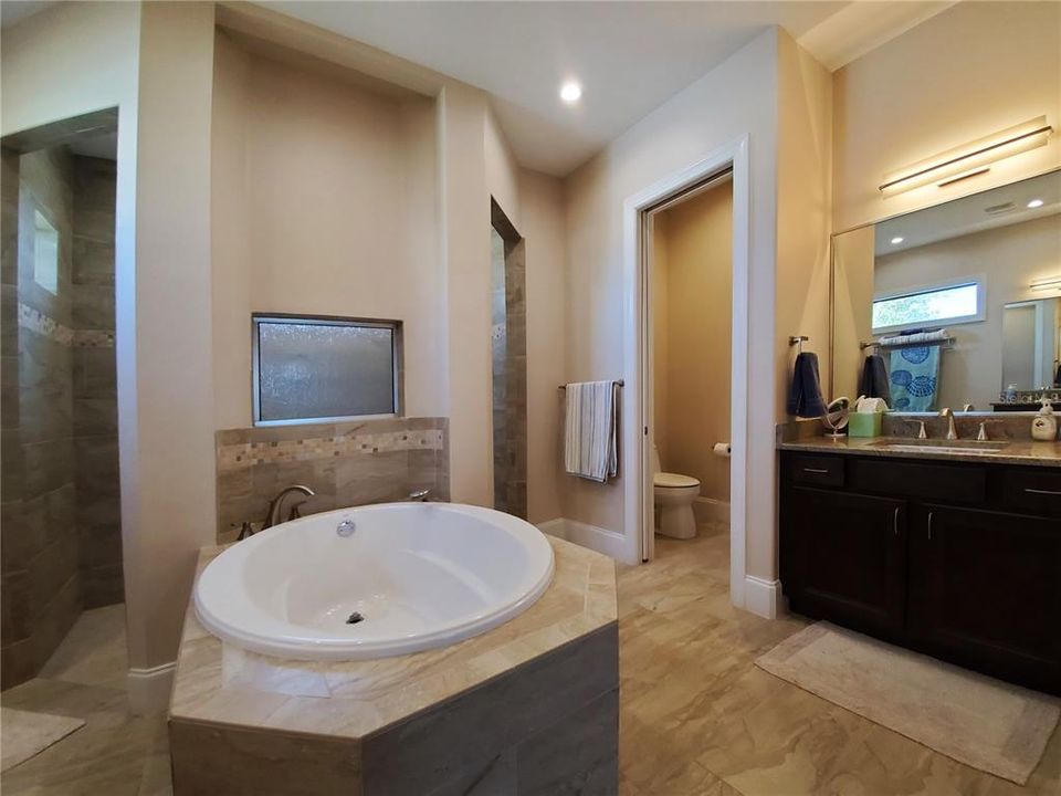 待售: $995,000 (3 贝兹, 3 浴室, 2562 平方英尺)