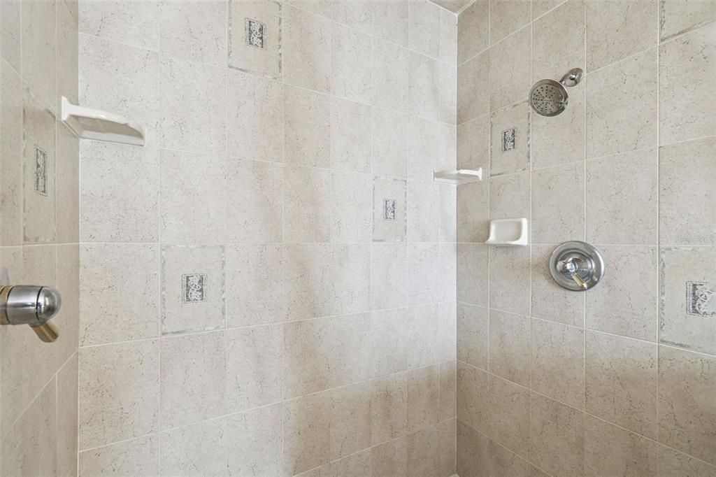 En Venta: $450,000 (3 camas, 2 baños, 2052 Pies cuadrados)