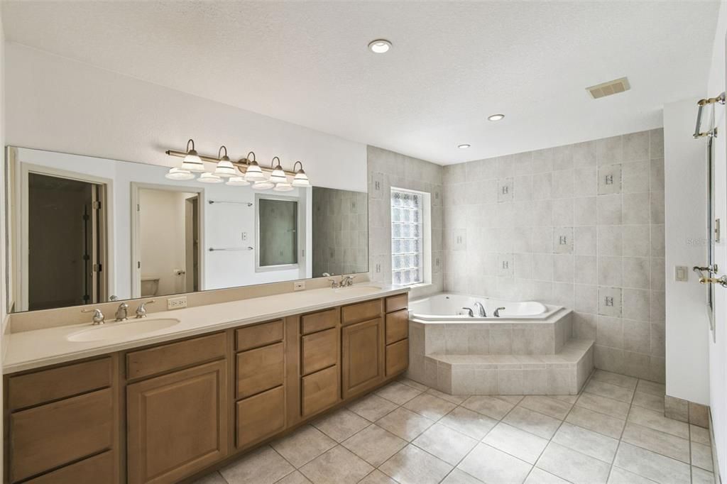 En Venta: $450,000 (3 camas, 2 baños, 2052 Pies cuadrados)