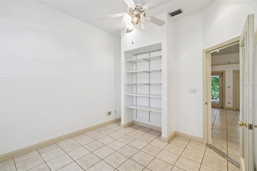 En Venta: $450,000 (3 camas, 2 baños, 2052 Pies cuadrados)