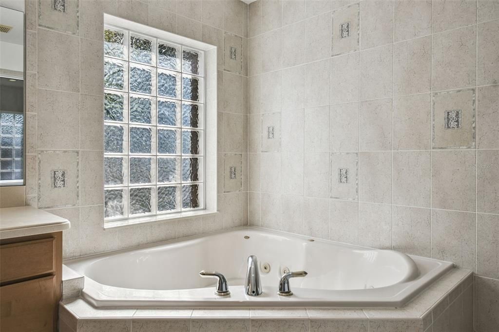 En Venta: $450,000 (3 camas, 2 baños, 2052 Pies cuadrados)