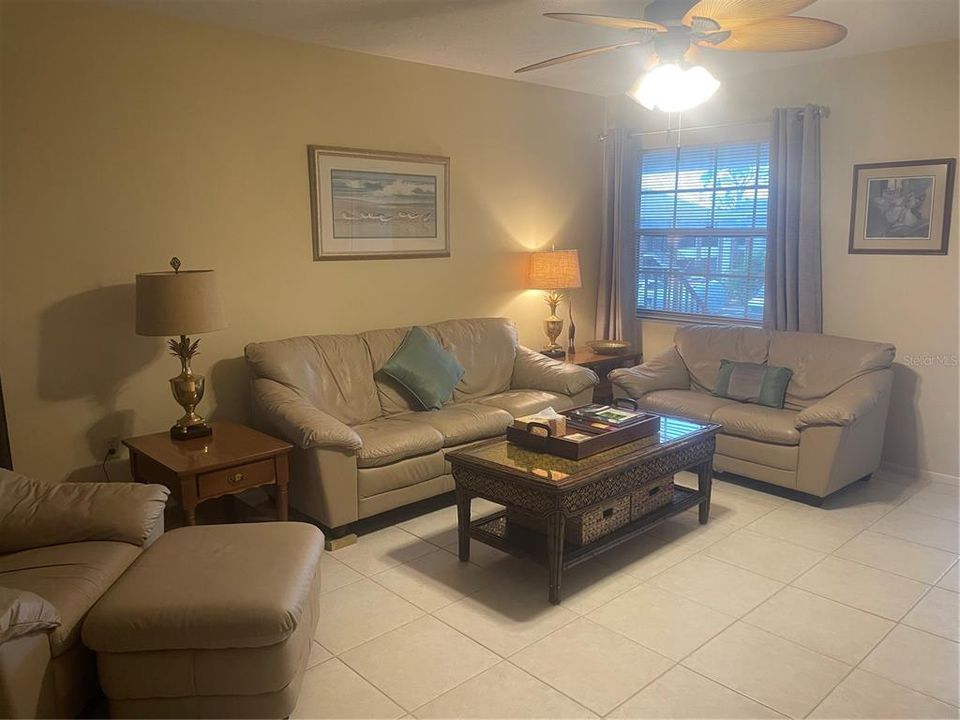 For Sale: $148,900 (2 beds, 2 baths, 1056 Square Feet)