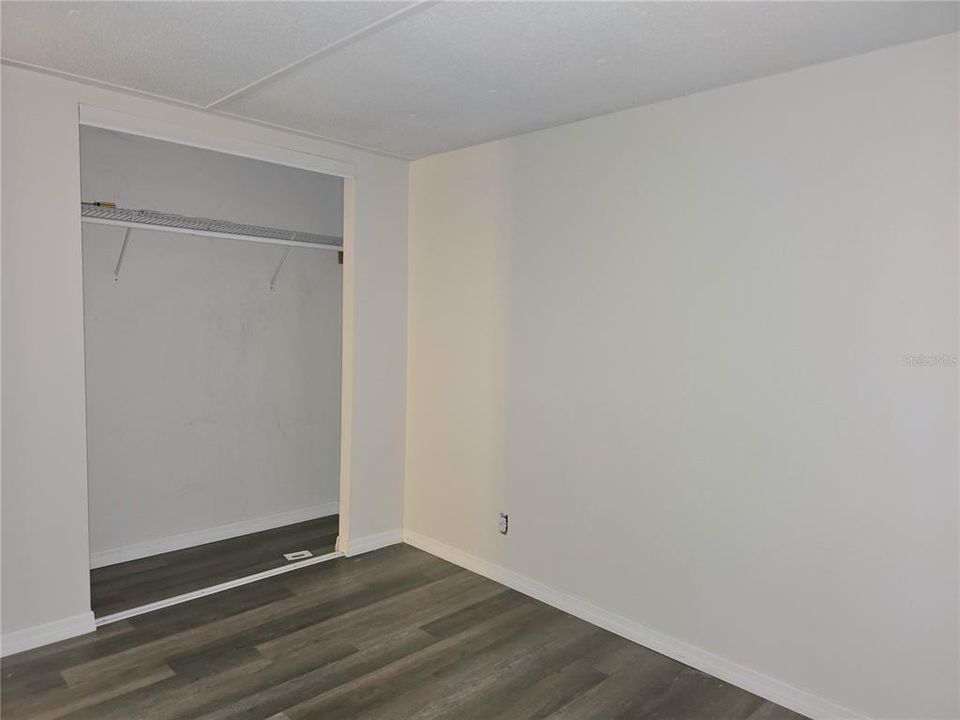 Active With Contract: $230,000 (2 beds, 2 baths, 960 Square Feet)