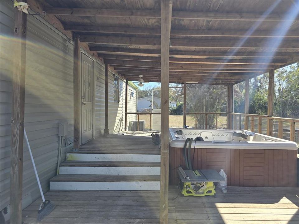 Active With Contract: $230,000 (2 beds, 2 baths, 960 Square Feet)