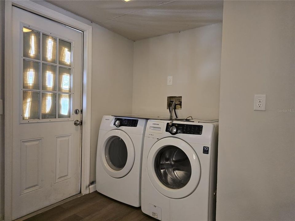 Active With Contract: $230,000 (2 beds, 2 baths, 960 Square Feet)