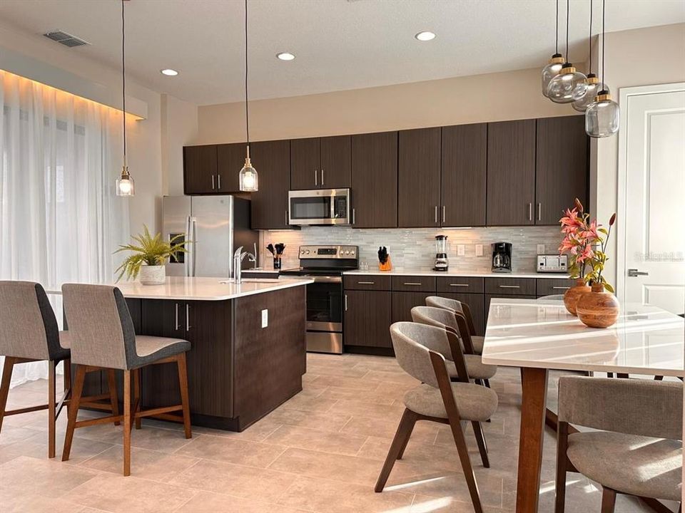 出租: $3,200 (5 贝兹, 4 浴室, 2307 平方英尺)