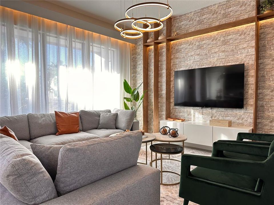 出租: $3,200 (5 贝兹, 4 浴室, 2307 平方英尺)