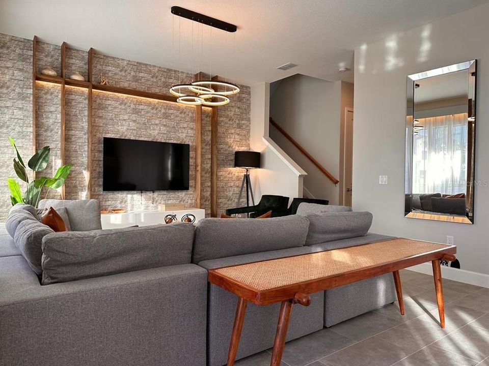 出租: $3,200 (5 贝兹, 4 浴室, 2307 平方英尺)