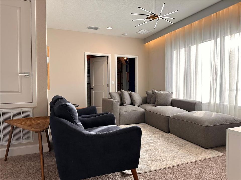 出租: $3,200 (5 贝兹, 4 浴室, 2307 平方英尺)