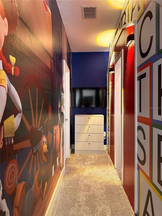 出租: $3,200 (5 贝兹, 4 浴室, 2307 平方英尺)