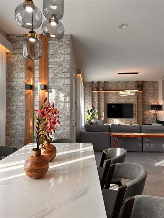 出租: $3,200 (5 贝兹, 4 浴室, 2307 平方英尺)